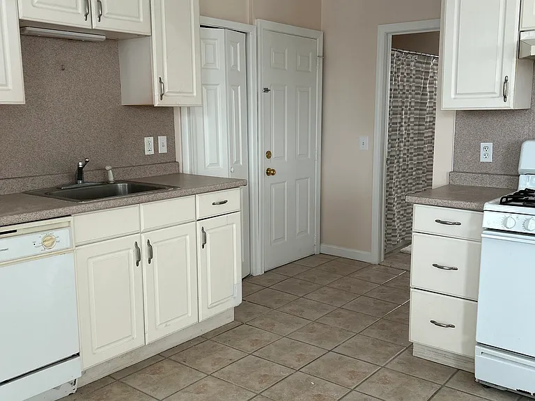 41 Spruce St #3 — Photo 10