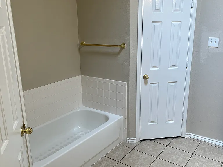 410 Justice Ave — Photo 17