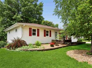 128 Country Club Rd, Williamsburg, IA 52361