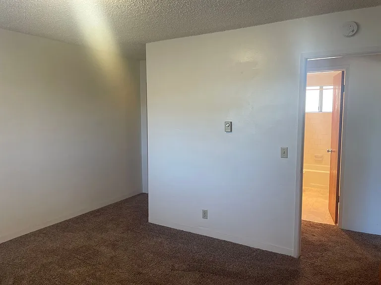 2034 Bath St — Photo 7