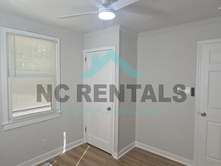1323 Mayfair Ave — Photo 12