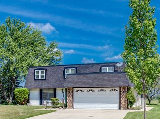 1530 Collins Cir, Elk Grove Village, IL 60007