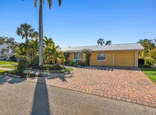 216 85th St, Holmes Beach, FL 34217