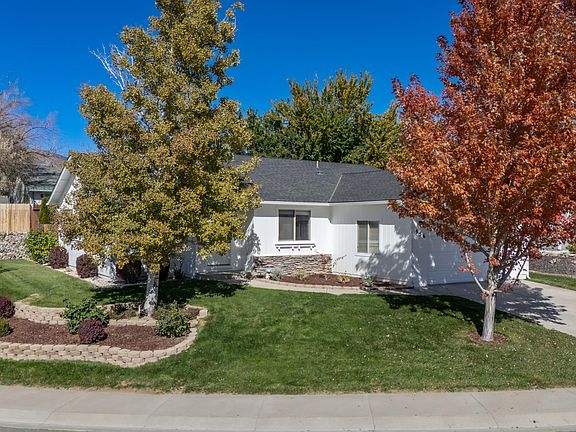 2nd image of 956 Ranchview Cir
