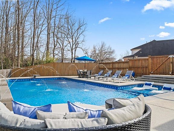 3rd image of 1804 Lisson Cv