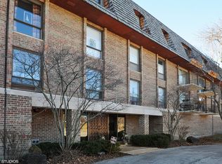 134 Green Bay Rd APT 104, Winnetka, IL 60093