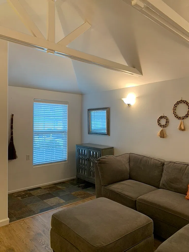 2 bed, 830 sqft, $2,600 — Photo 3
