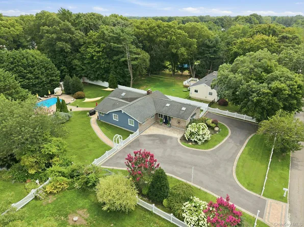 703 Lincoln Avenue, Sayville, NY 11782