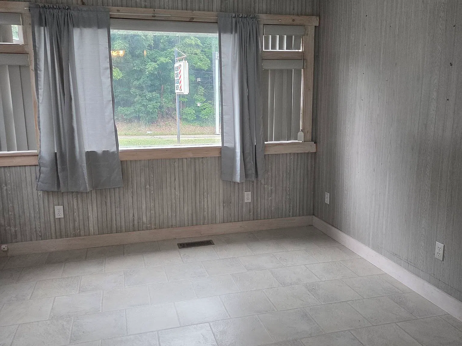 4 bed, 1000 sqft, $1,100 — Photo 3