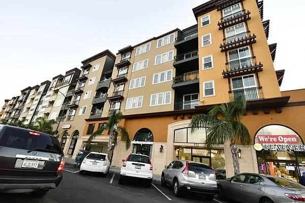151 El Camino Real — Photo 3