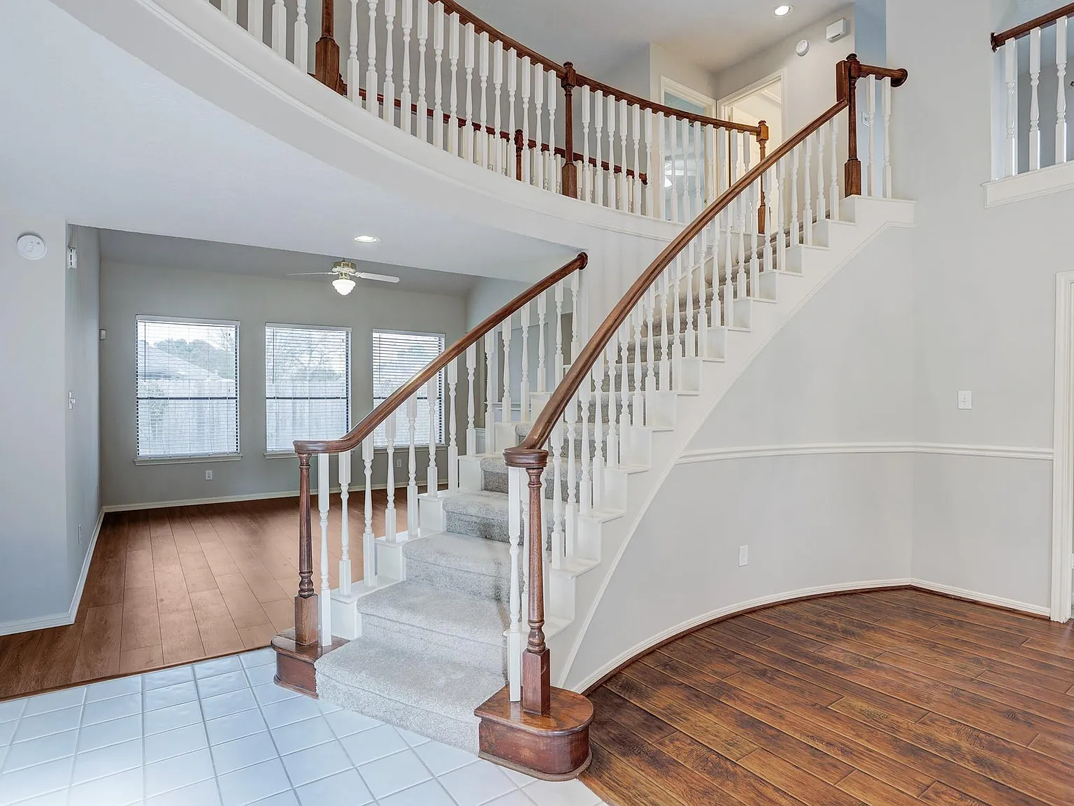 3 bed, 2.5 bath, 2385 sqft, $2,400 — Photo 4