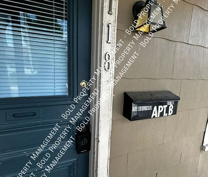 118 Guilford St #B — Photo 9