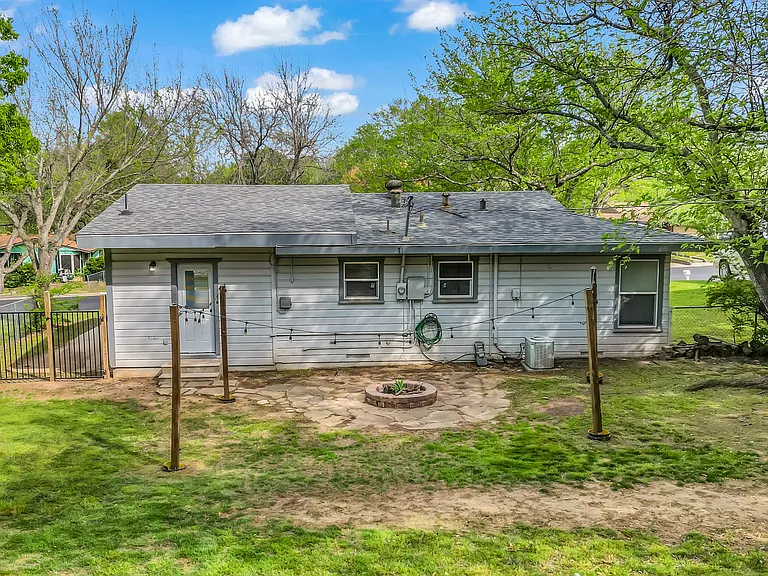 1220 S Lamar St — Photo 18