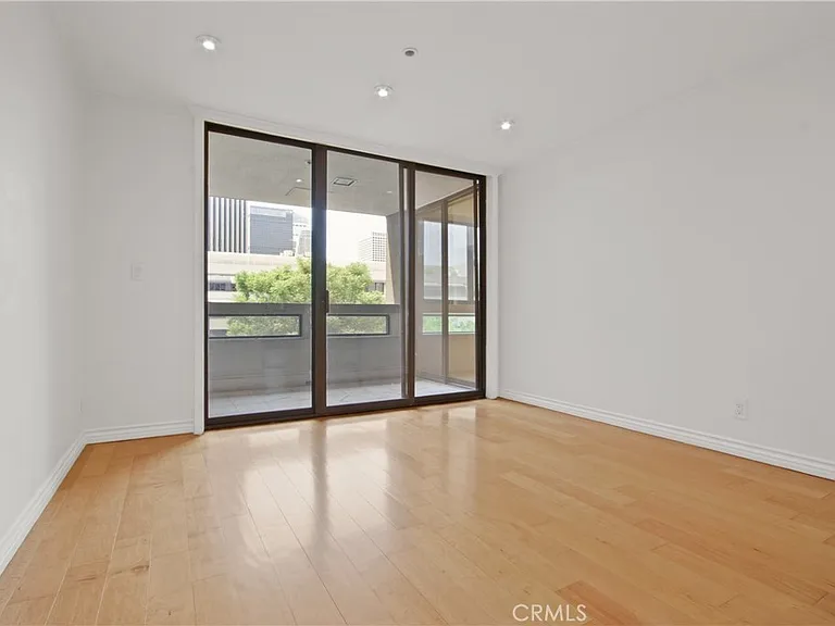 121 S Hope St #318 — Photo 9