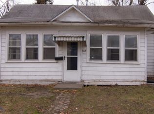562 W North St, Marshall, MO 65340