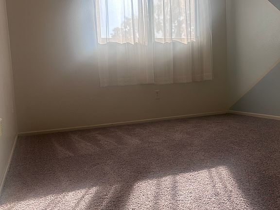 5th image of 1387 N Elderberry Ave