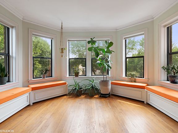 3rd image of 2528 W Winnemac Ave #3E