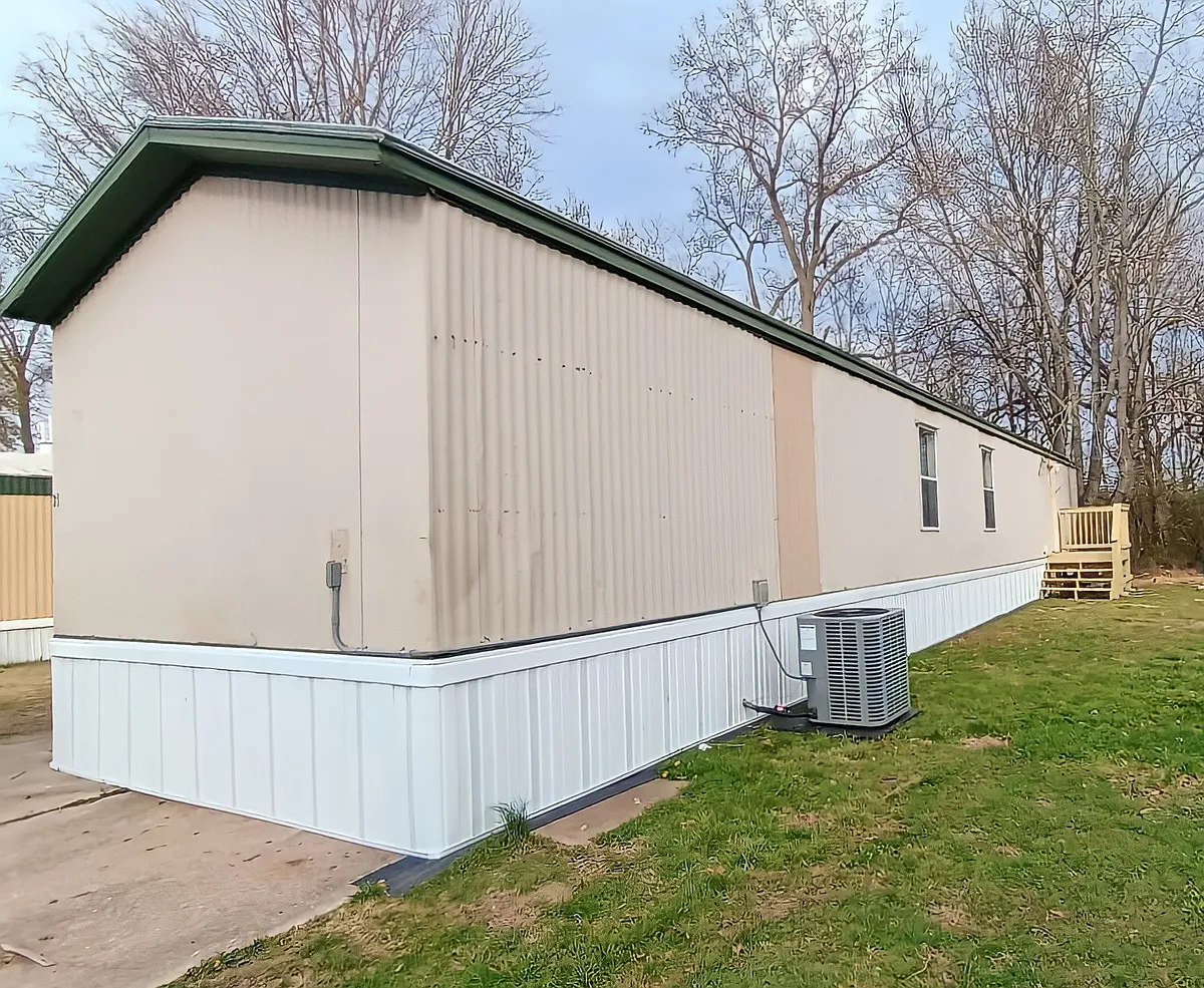 Building Photo - 31 Deerwood Park