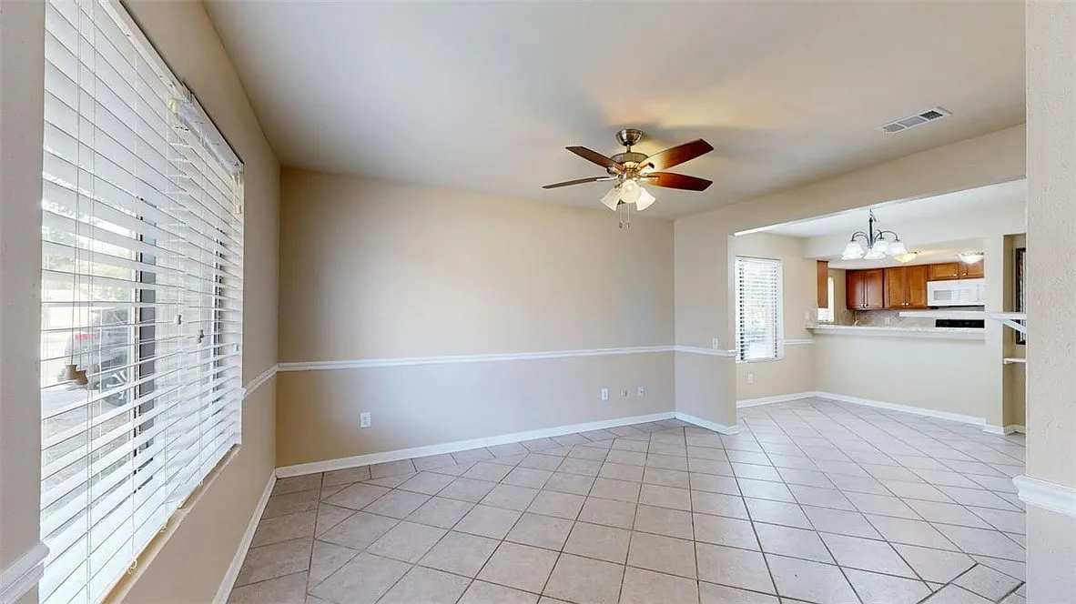 4 bed, 1410 sqft, $2,050 — Photo 2