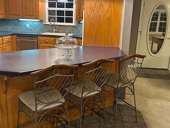 Kitchen Breakfast Bar