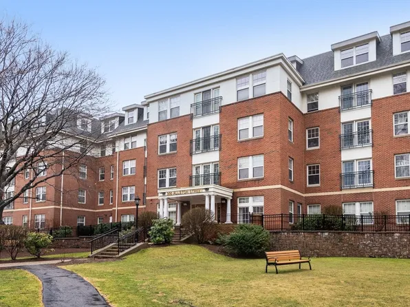 300 Allston St APT 513, Brighton, MA 02135