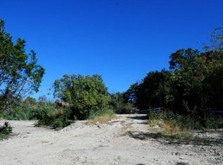 110 W Derringer St, Ingram, TX 78025