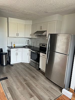2nd image of 652 Beck St Floor 2