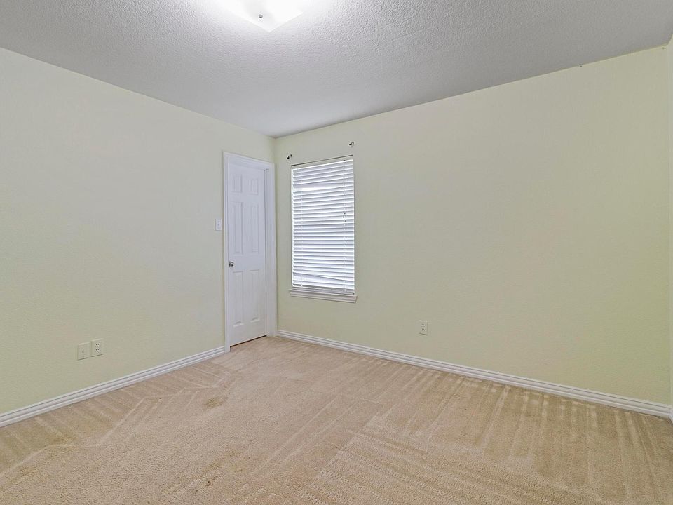 1st image of 407 Brasher Ln