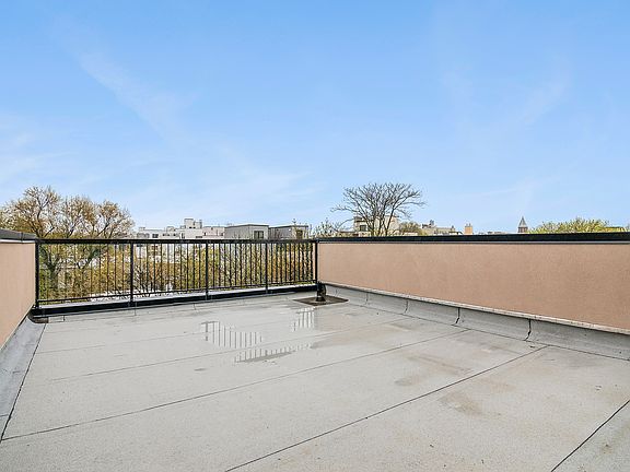 5th image of 119 Woodbine St #2