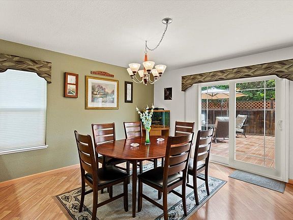 4th image of 1117 Longshore Dr