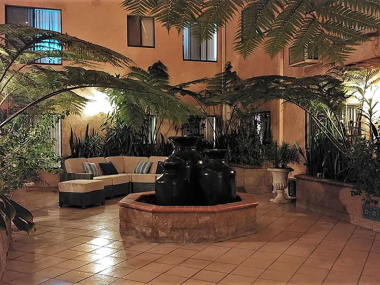 Five Star Suites — Photo 6