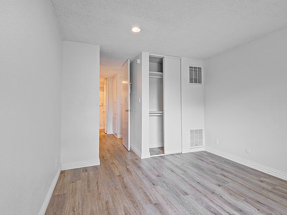5th image of 3400 Manning Ave #3916