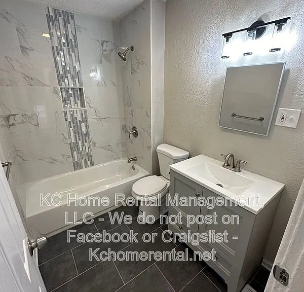 3016 E 32nd St — Photo 31