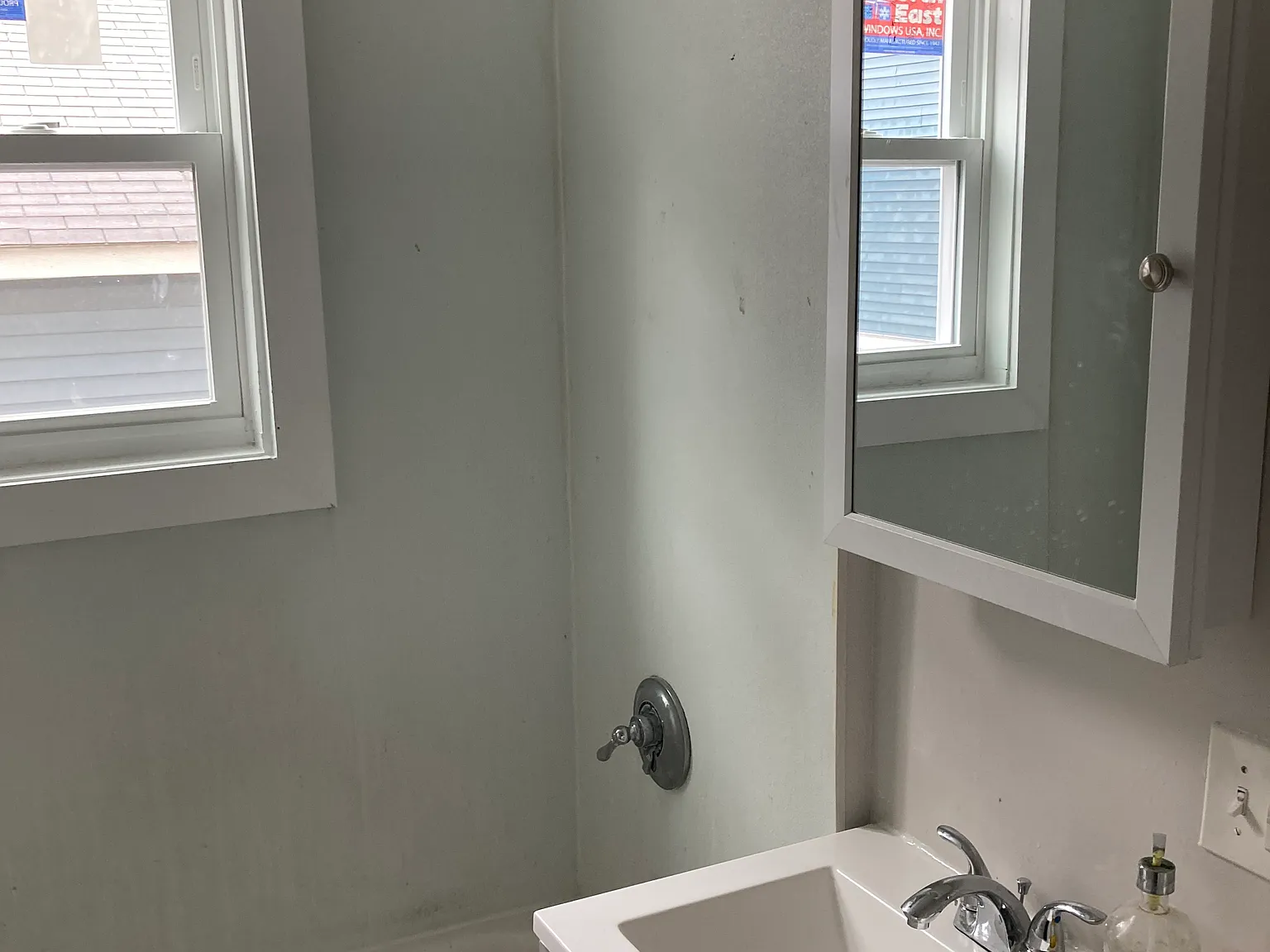 3 bed, 1100 sqft, $2,700 — Photo 4
