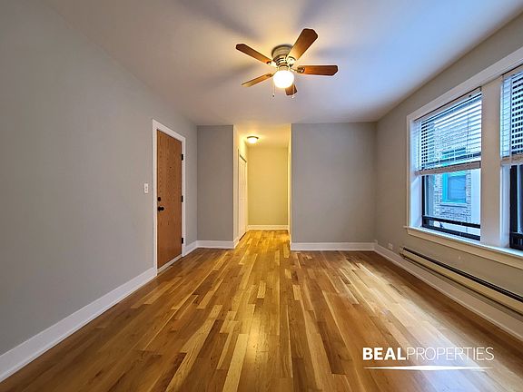 3rd image of 425 W Roscoe St #425603