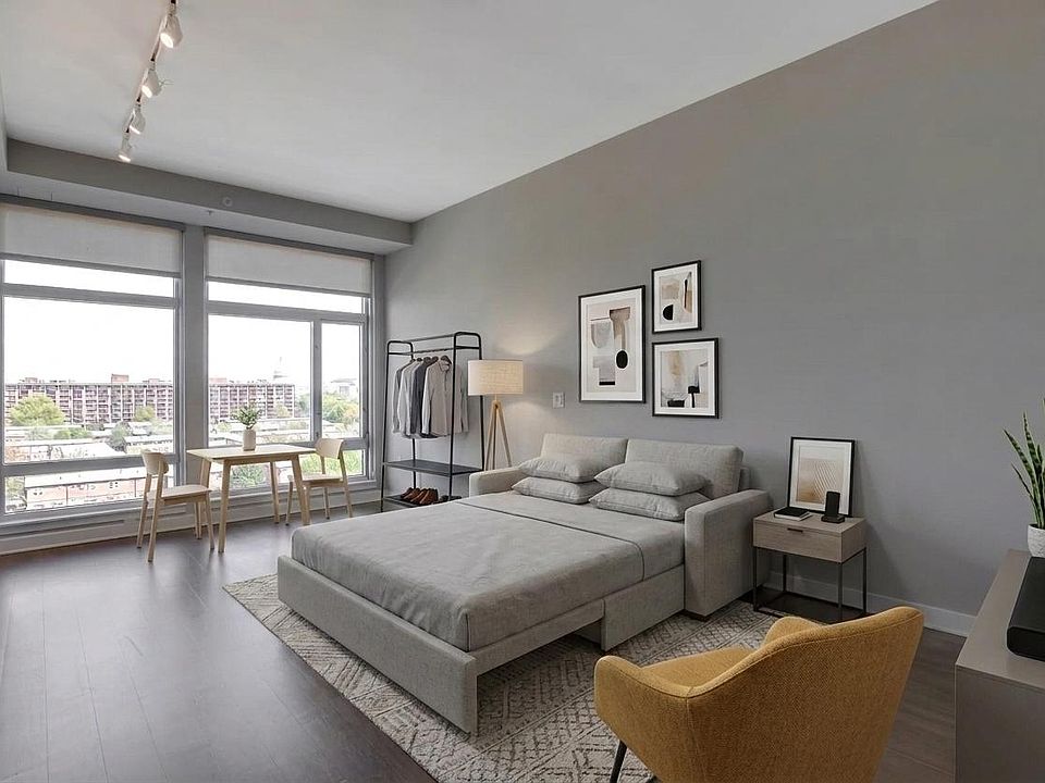 Studio apartment (virtually staged)