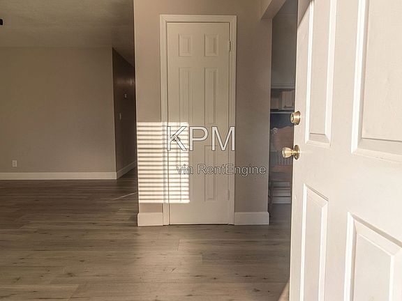 3rd image of 608 S Golden Gate Ave