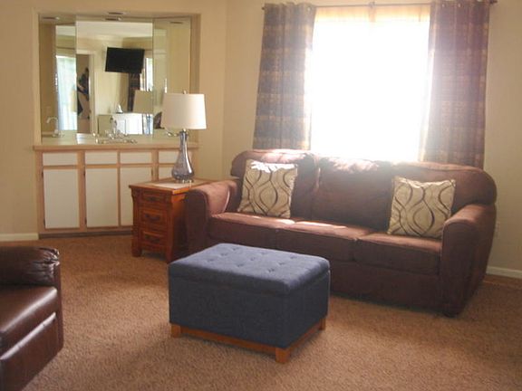5th image of 344 Wimbledon Dr APT 1