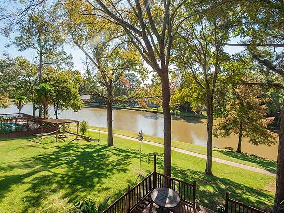 3rd image of 3111 Lake Vista Cir