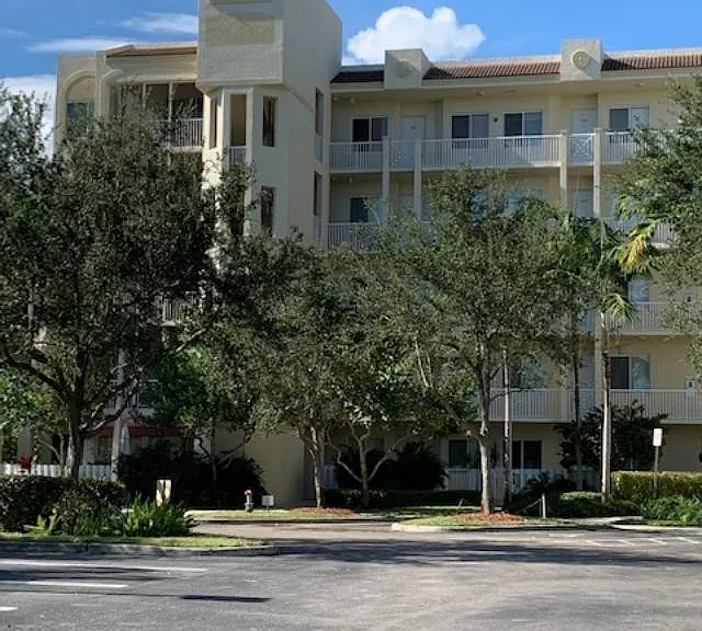 3500 Oaks Clubhouse Dr — Photo 10