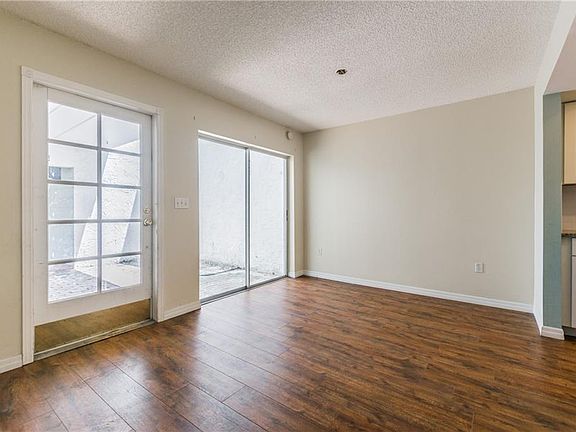 4th image of 4475 Vieux Carre Cir #11