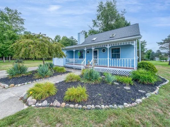 10197 E Royal Rd, Stanwood, MI 49346