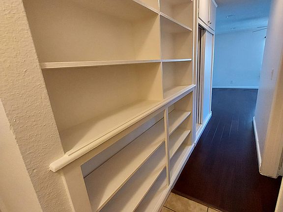 5th image of 6043 Romaine St APT 8