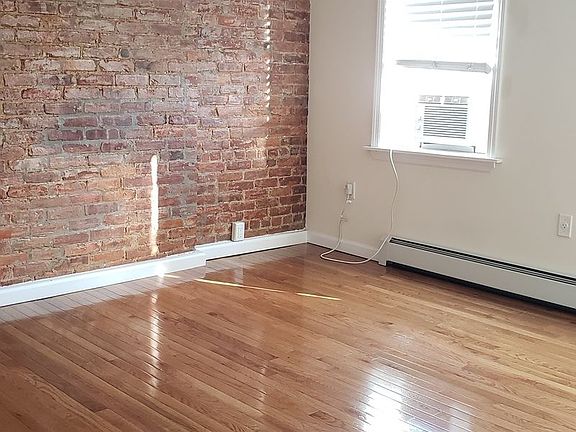 3rd image of 3018 44th St APT 2L
