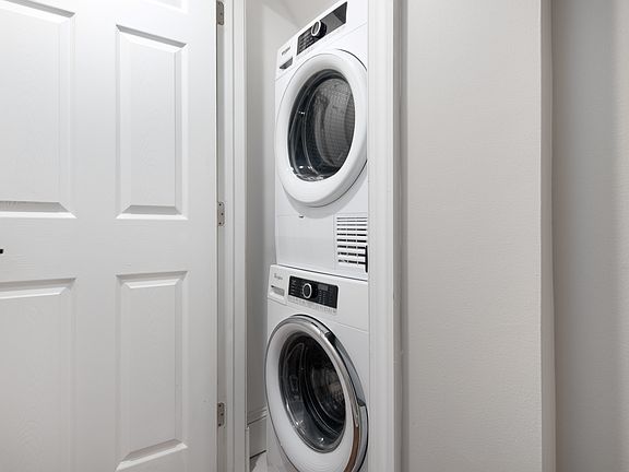 5th image of 1 E Montgomery St #11553479