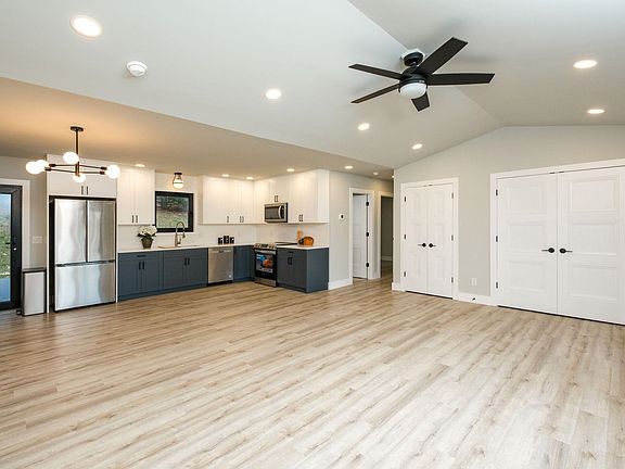 2nd image of 4117 Hudson Cir