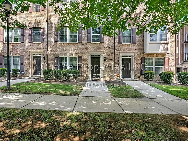 223 N Irwin Ave — Photo 2