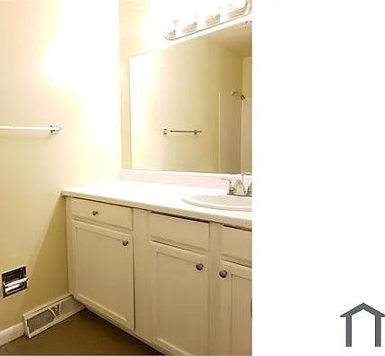4 bed, 1568 sqft, $2,990 — Photo 4