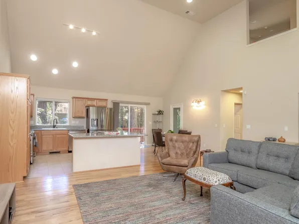 5637 Daisy Cir, Pollock Pines, CA 95726