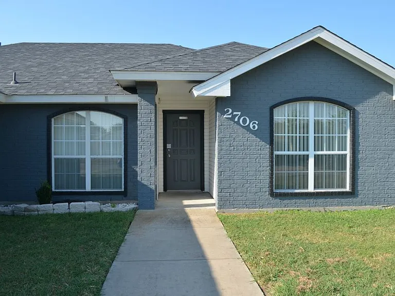 2706 Diaz Dr — Photo 2